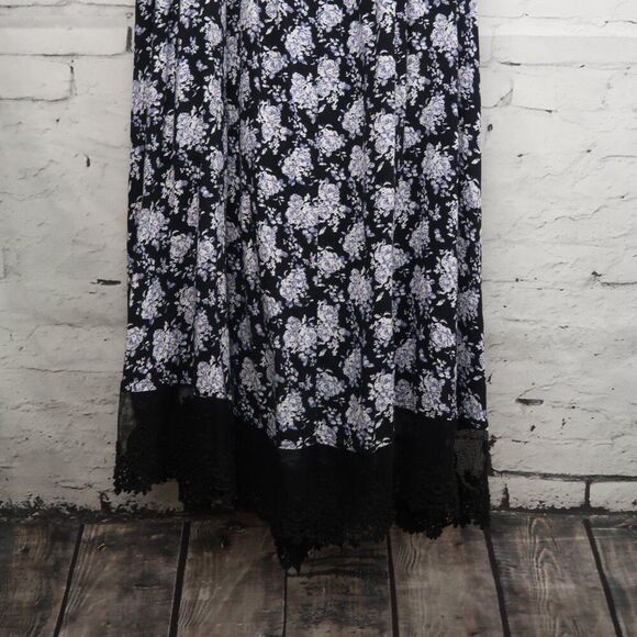 FOREVER 21 PLUS BLACK FLORAL SUMMER MID DRESS WITH LACE HEM DETAIL SIZE 1X - Picture 5 of 9
